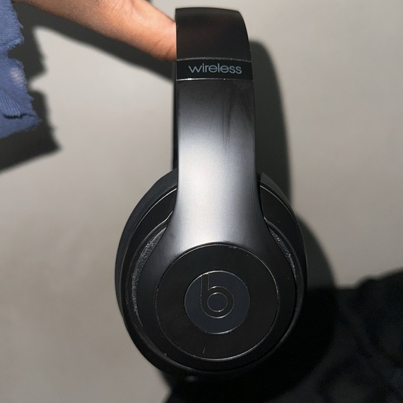 Beats Studio3 Headphones Black - Picture 8 of 12